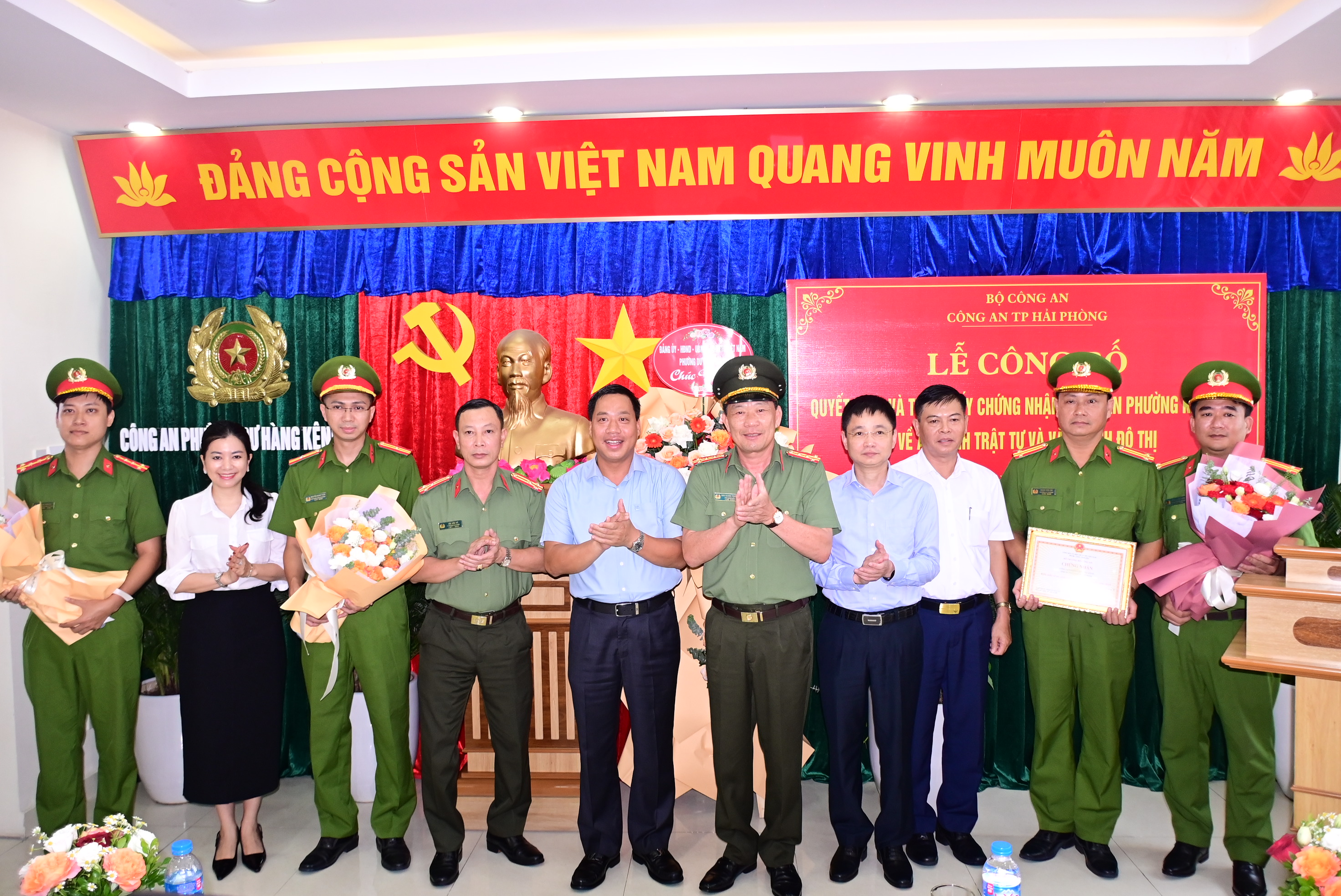 Công an phường Dư Hàng Kênh (Lê Chân): Đưa cháu bé đi lạc về với gia đình
